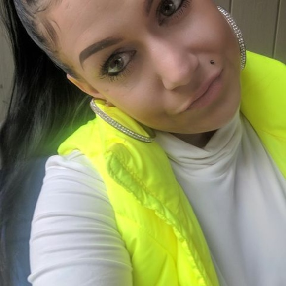 Meet your Posher, Hannah - Picture 1 of 1